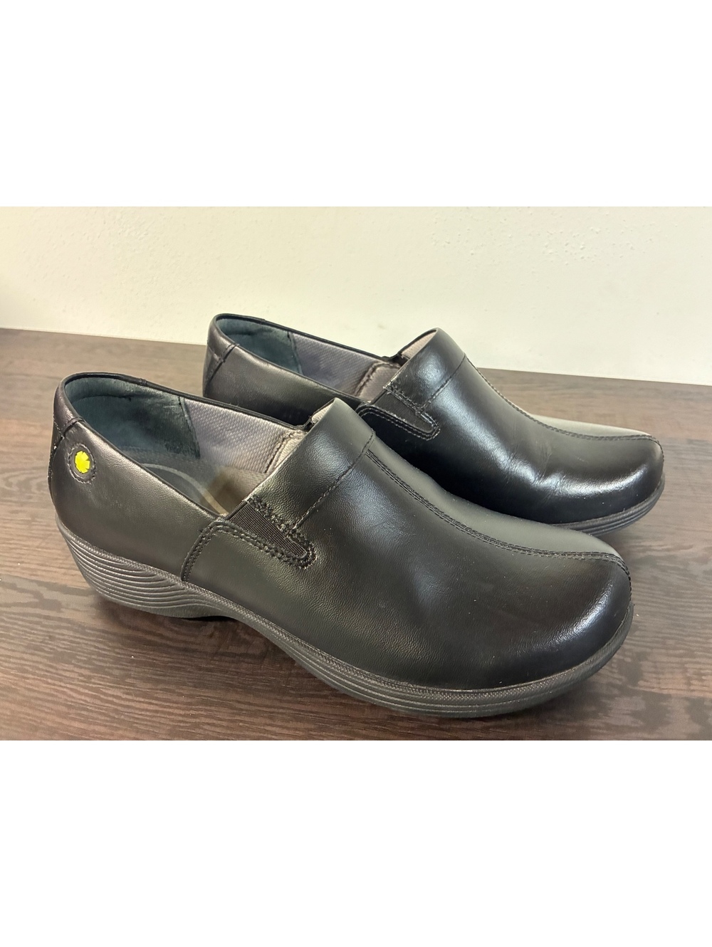 Dansko Work Wonders Black Leather Slip Resistant Clogs EU 39 US 8.5–9